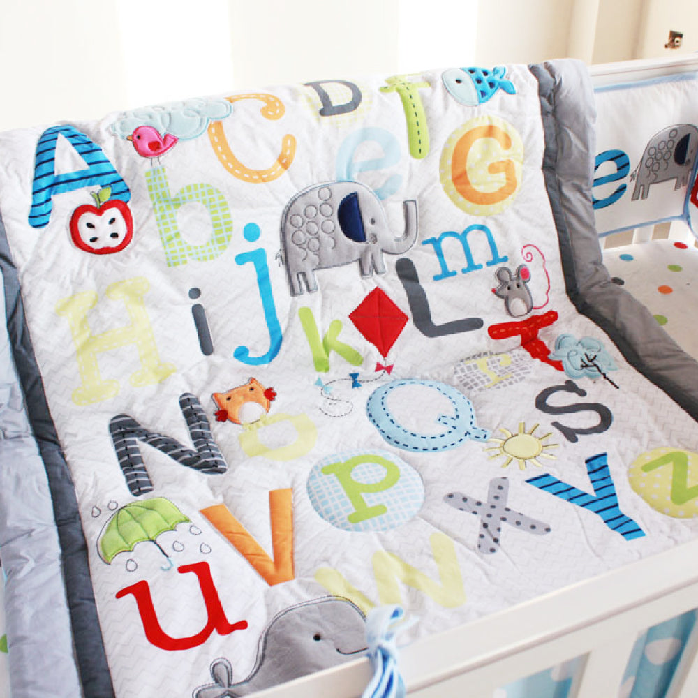 Ensemble de literie pour lit de bébé 8 pièces Alphabets et patch d'animaux 3D 